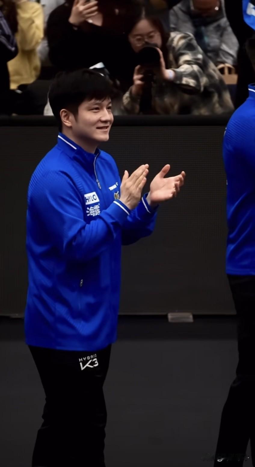 樊振东，世界第一可爱！真的想问，有谁看着他的笑容能不跟着笑的吗？看着东哥肉眼可