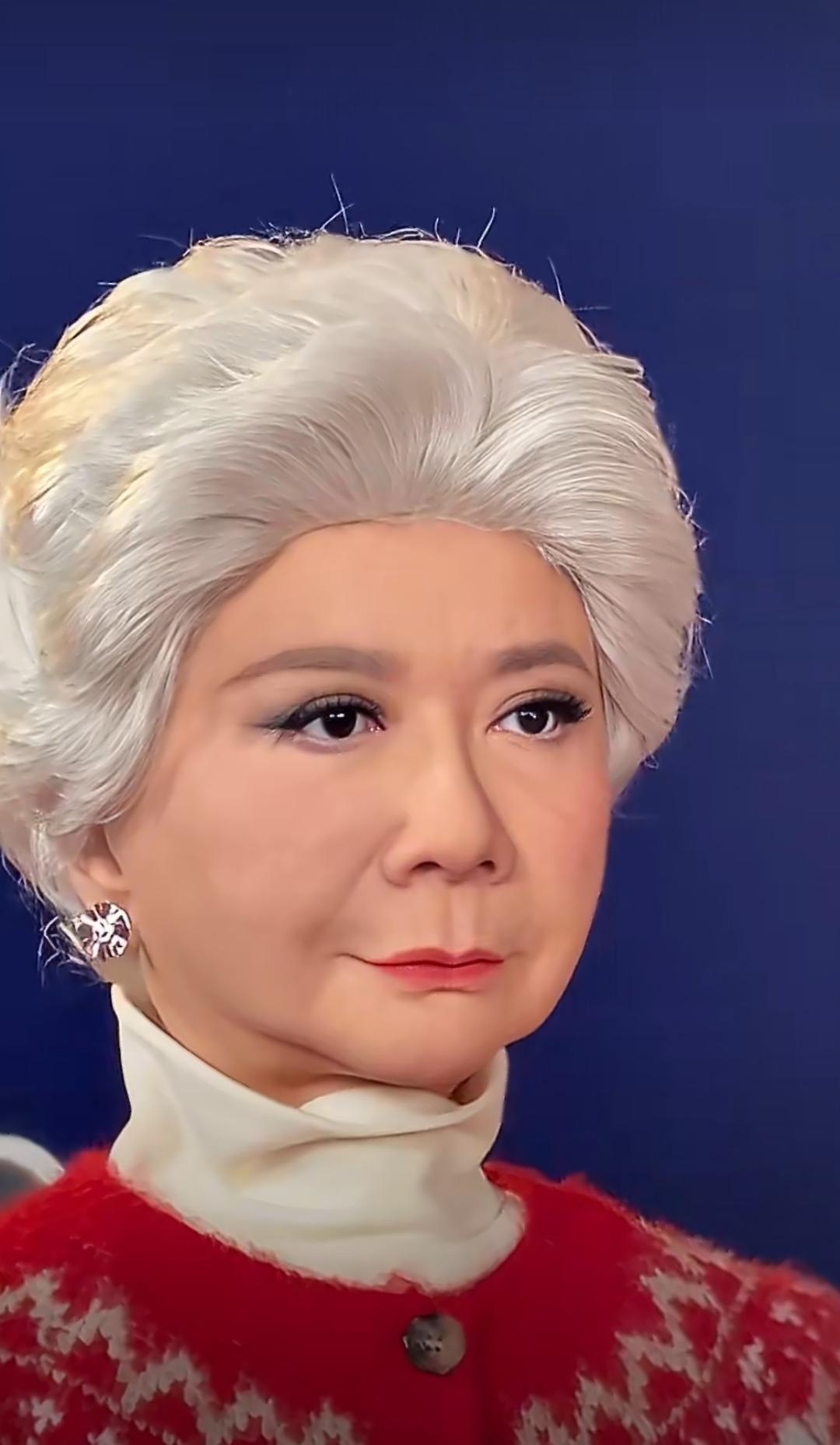 蔡明老师这个机器人还是被低估了。之前镜头拉得太远，没看出细节来。现在后续采访