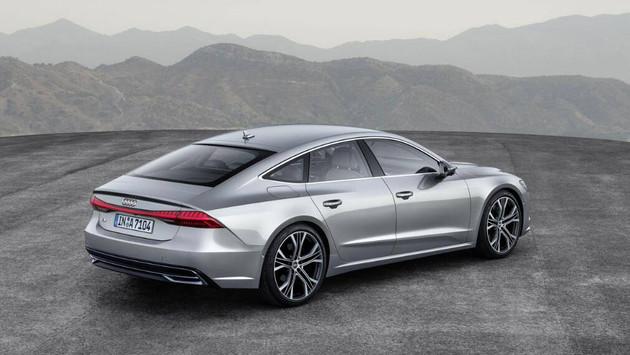 我有个前同事，当年风光得很，小五十万提了台奥迪A7，那流线型开出来，感觉整条街都