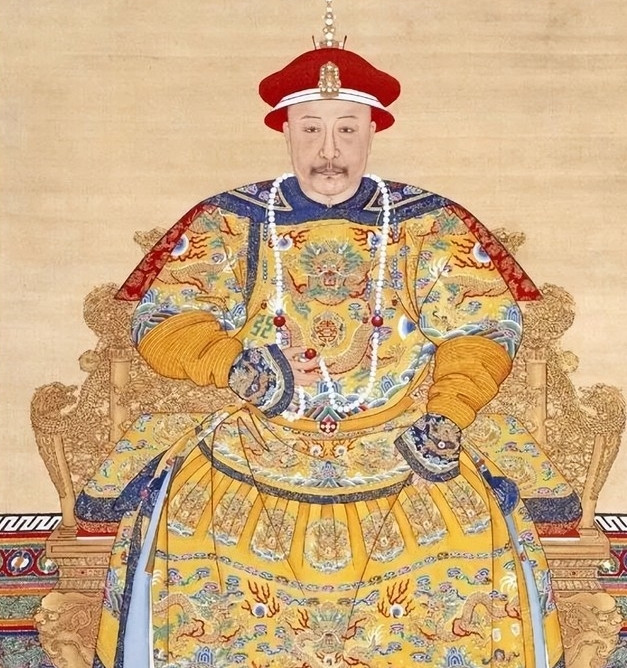 乾隆和嘉庆这爷俩就是相互嫌弃，乾隆本就看不上嘉庆，要不是没得选，他也绝不会选择嘉