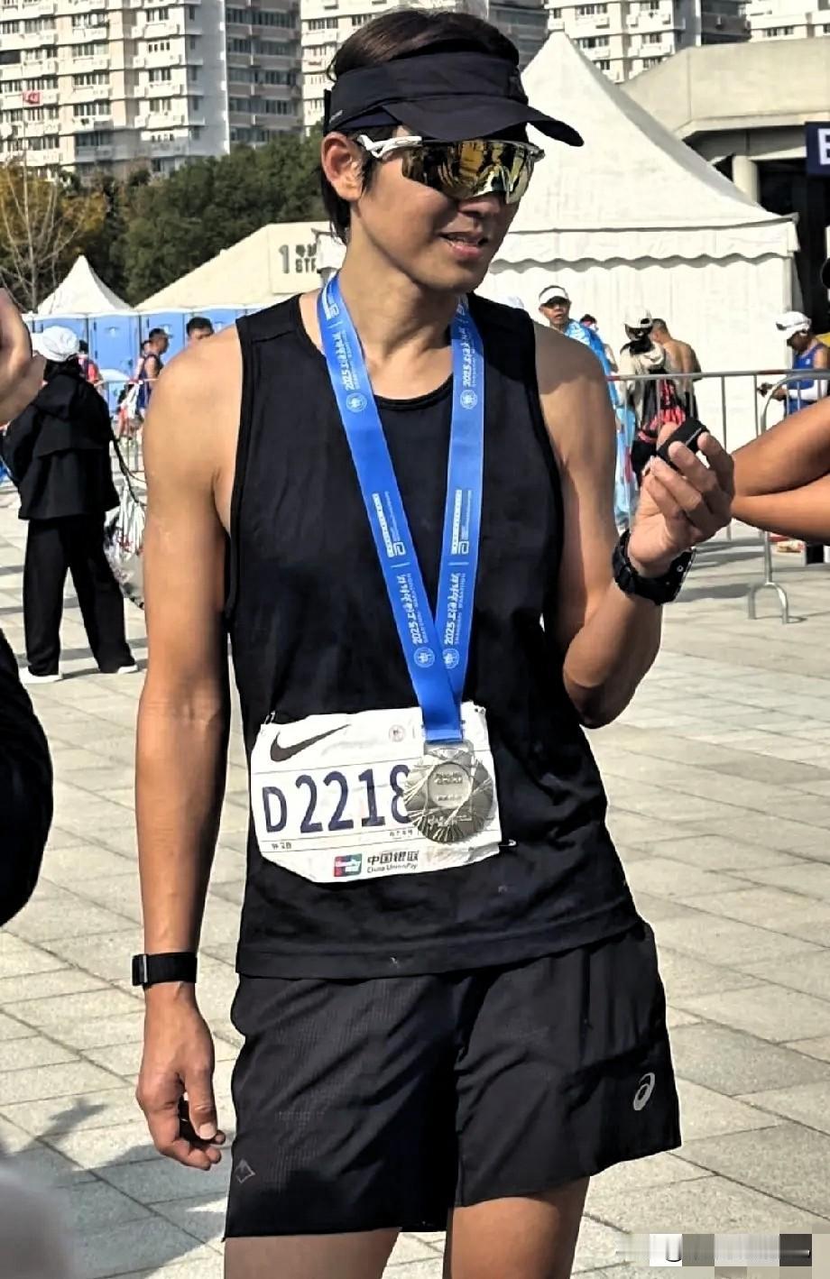 大家不要羡慕51岁的钟汉良了，普通人永远也成为不了他，原因很简单，不是因为他