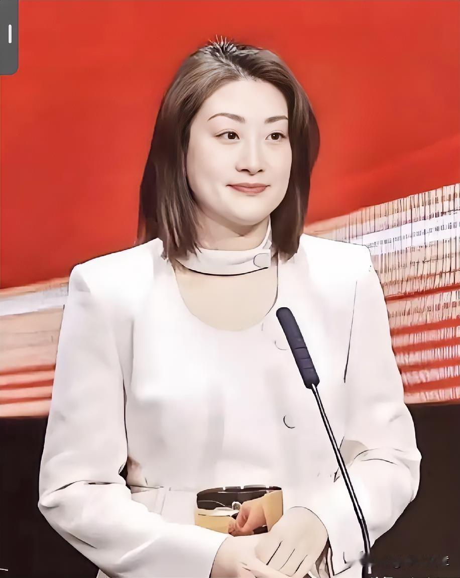 宗馥莉这次是真狠啊，新饮料“果然啵啵”上市，包装上翻遍，“娃哈哈”三个字一个