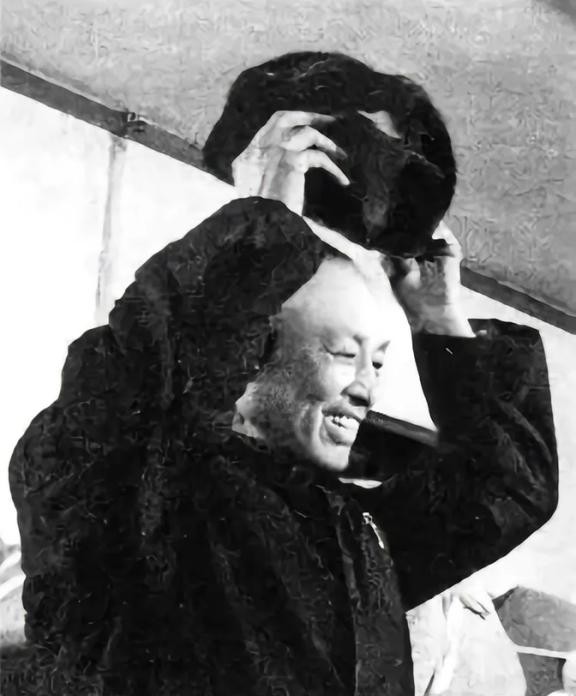 1975年，周养浩被特赦，重获自由后，国家允许他去任何地方，周养浩当即想去往台湾