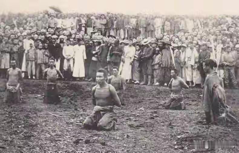 古代犯人被砍头，为何十分听话自觉跪下？3大原因令人不得不跪刑场之上，寒光闪