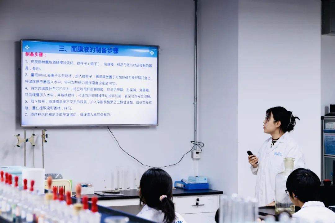大学“化妆品课”爆火, 带来什么启示?