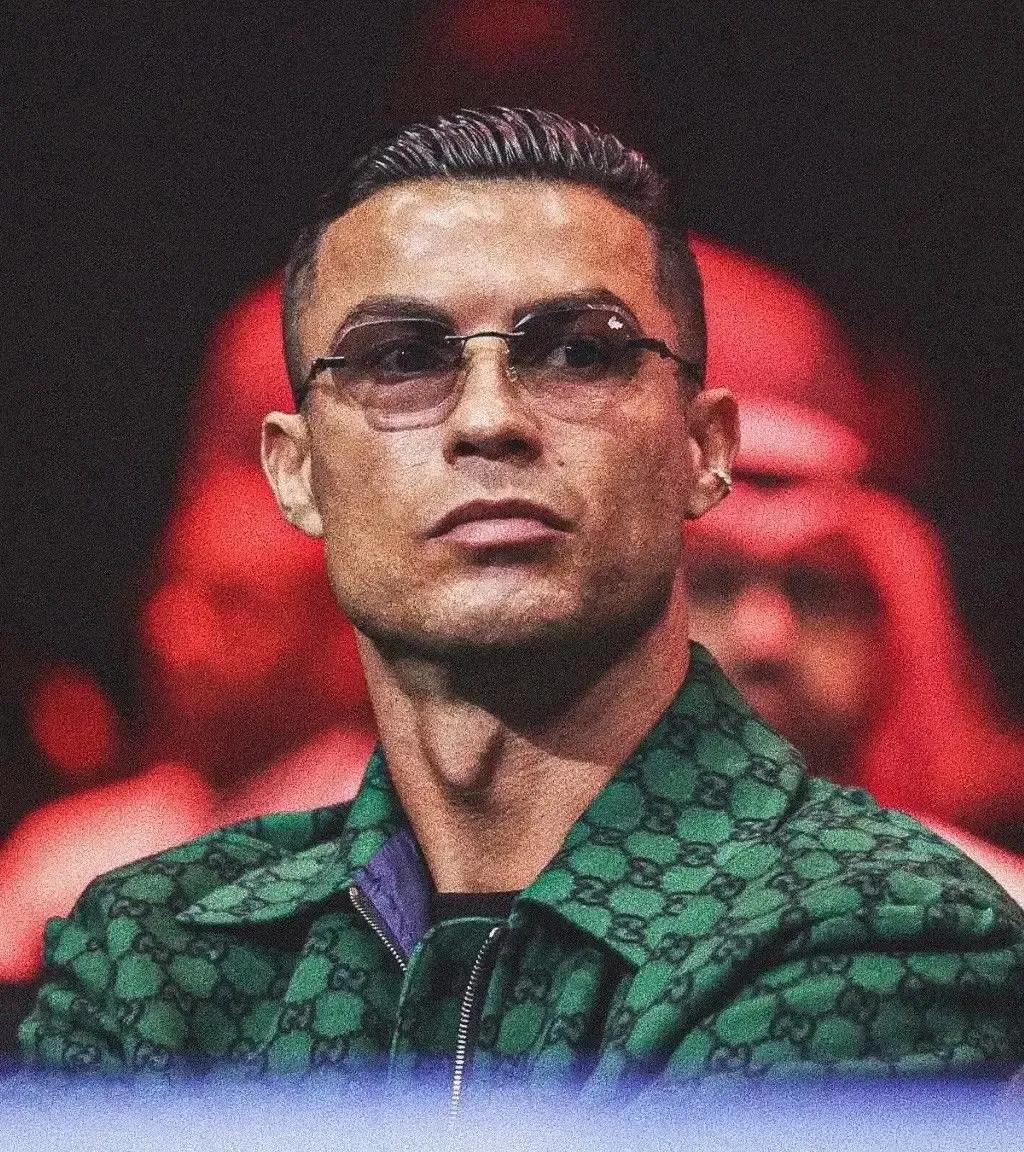 早起扫了一眼C罗在沙特的这份合同，刚喝进去的咖啡差点喷出来。年薪6.58亿美