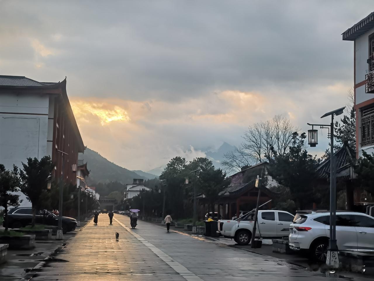 如果太阳系是宇宙智慧人造的实验室。那么地球上某些生命绝种，过一段时间后，马上就