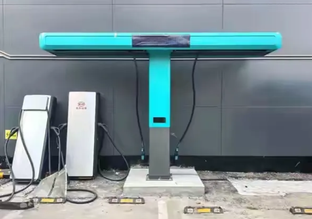 比亚迪今年要建近2万座闪充站，目前全国各地已开启安装，听说项目牵头的大哥就是王传