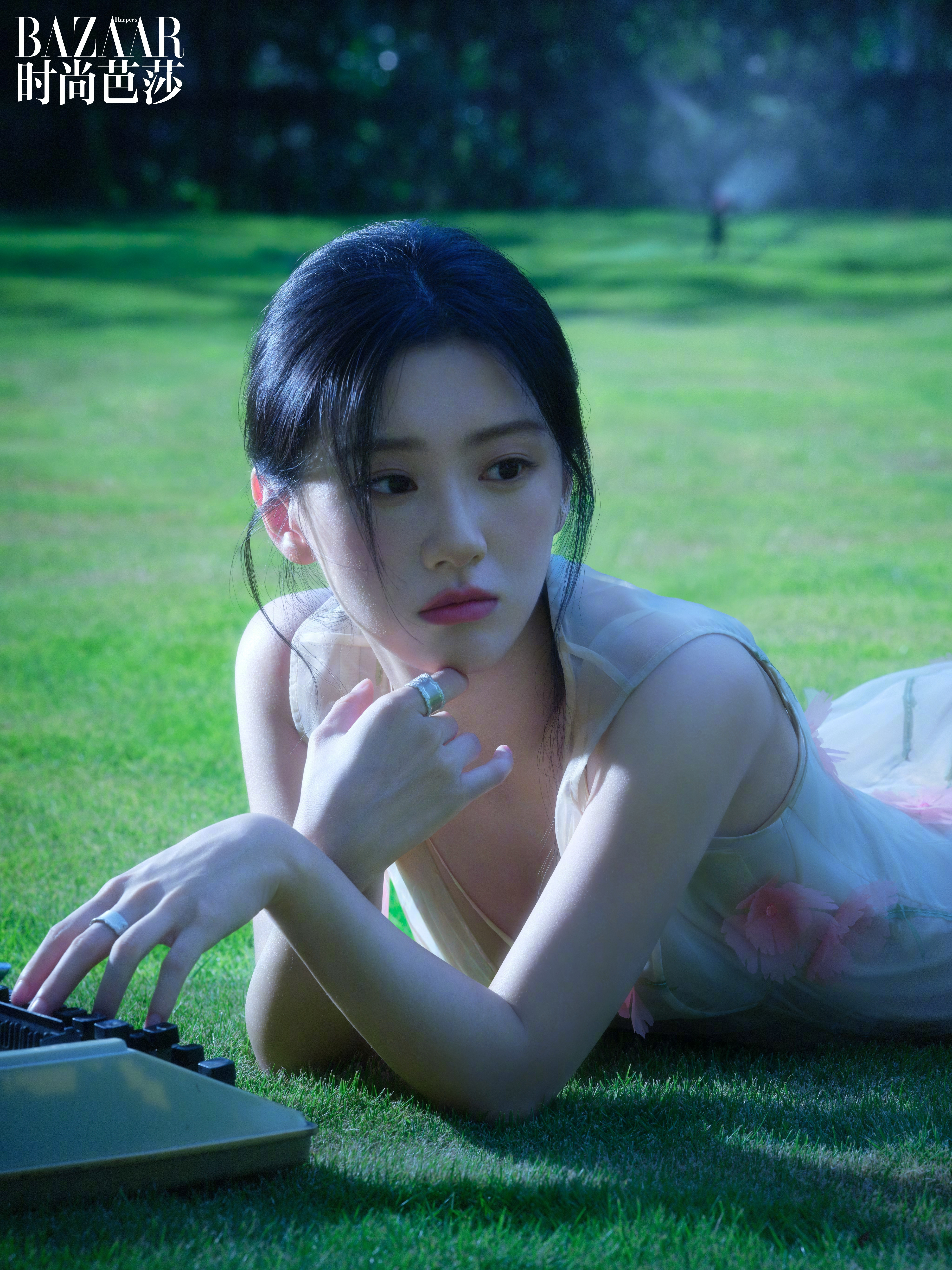 玫粉色被包上恩衬的好绝🌺怎么办也太喜欢这张脸……​​​