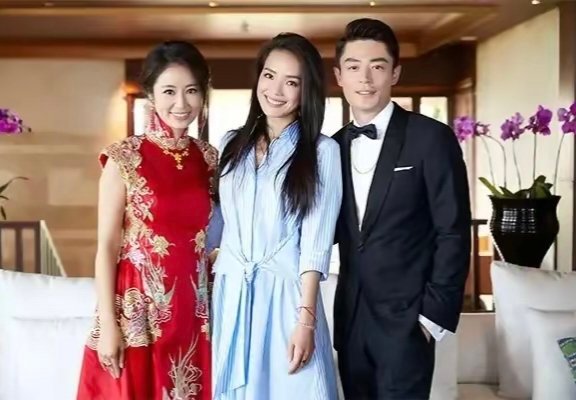 谁懂当年林心如和霍建华婚礼上，这张合照的含金量，如今再看，简直是前无古人，后无来