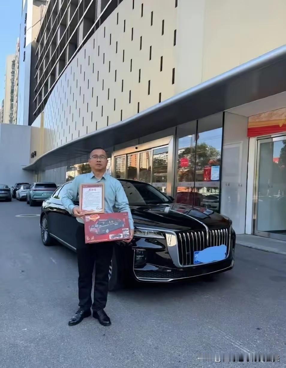 9.3纪念抗战胜利大阅兵，礼宾车居然有50辆是借老百姓的而且这些车全来自河
