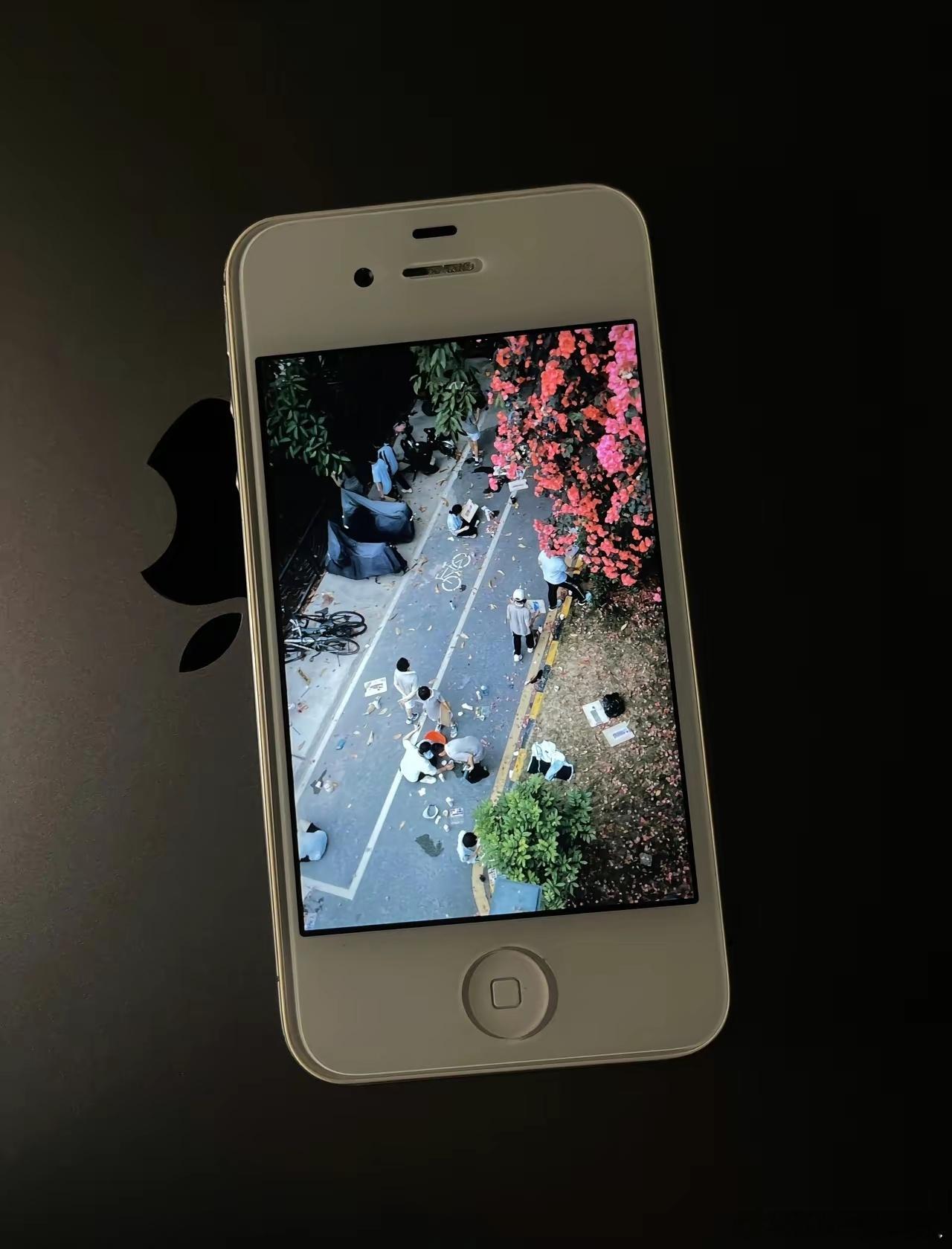 总算明白为啥大家都夸iPhone拍照好看了，真的会怀念，那些还没有被过度算法优化