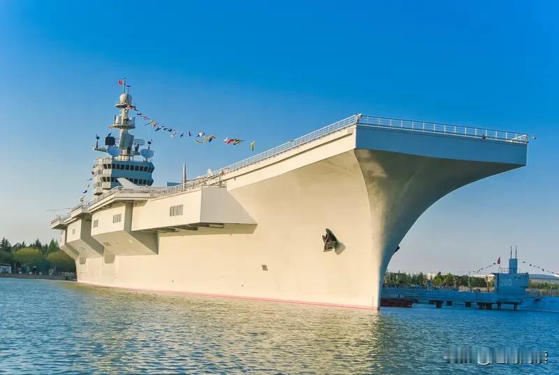 四川舰和辽宁舰混编，这可是针对“夺岛”科目的绝杀招！辽宁舰跟四川舰混编，是解放