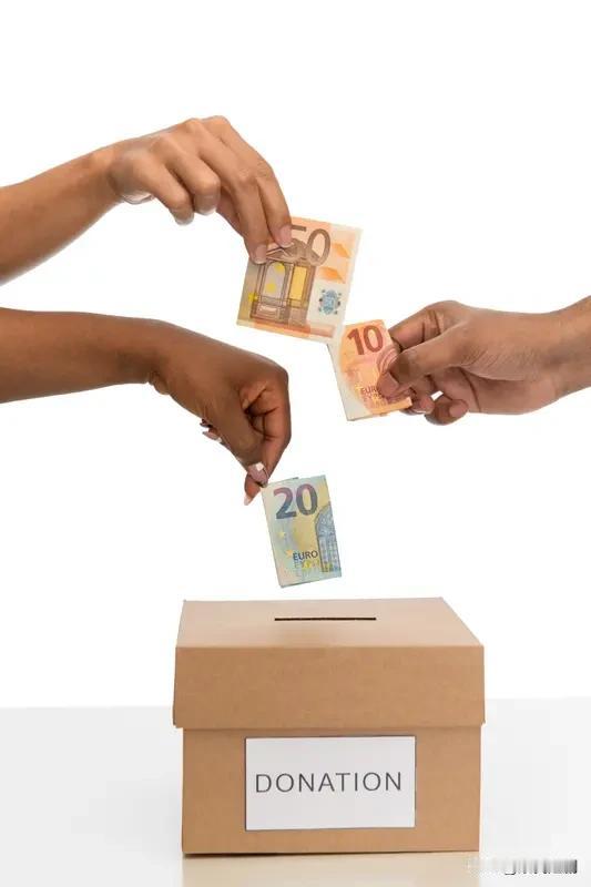 我特别热衷于做慈善事业！就拿陈光标来说，他投身慈善事业数十年，对捐款都上了瘾，一