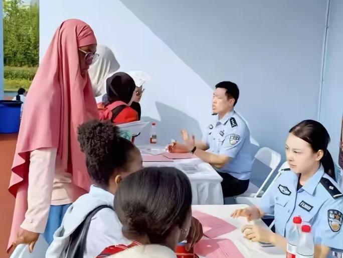 重庆市缺人口？缺人才？重庆市公安局出入境管理处主动作为，为2025年至20