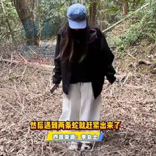 江西上饶有位李女士最近在网上火了一把——她和朋友进山徒步时,发现片落叶堆得松松软