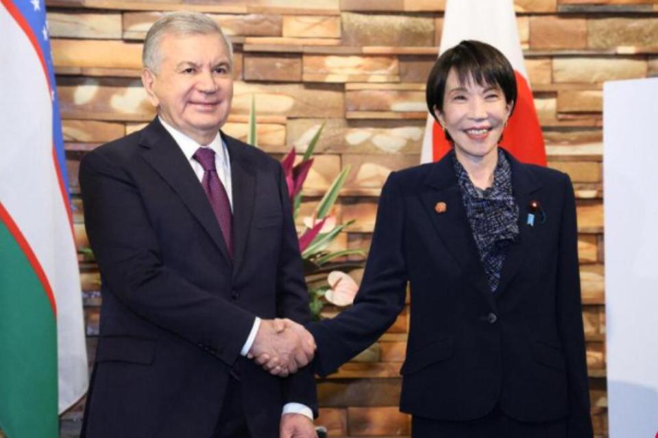 反制不过夜，这就是普京的风格！高市早苗刚刚兴高采烈地主持召开完日本+中亚国家