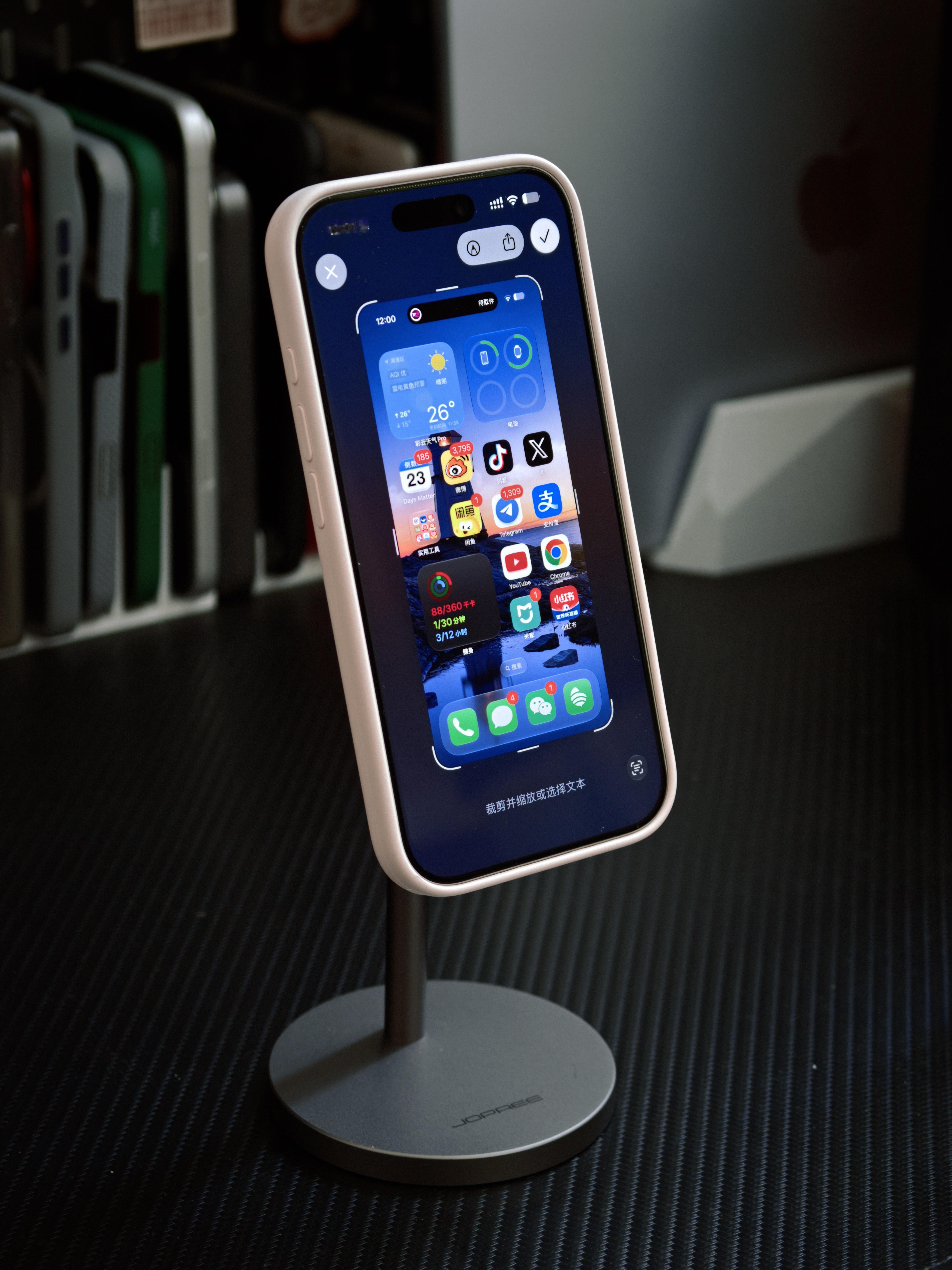 iOS27开发者测试版截图的编辑功能失效了。编辑完保存，相册里还是只有原始