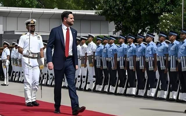 极有可能万斯会当上总统！如果万斯当上总统！对全世界都不是什么好事！因为万斯年轻！