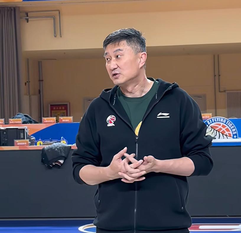 杜锋点名表扬3人，打破了广东队新纪录！CBA常规赛第二阶段的比赛，今晚正式开打