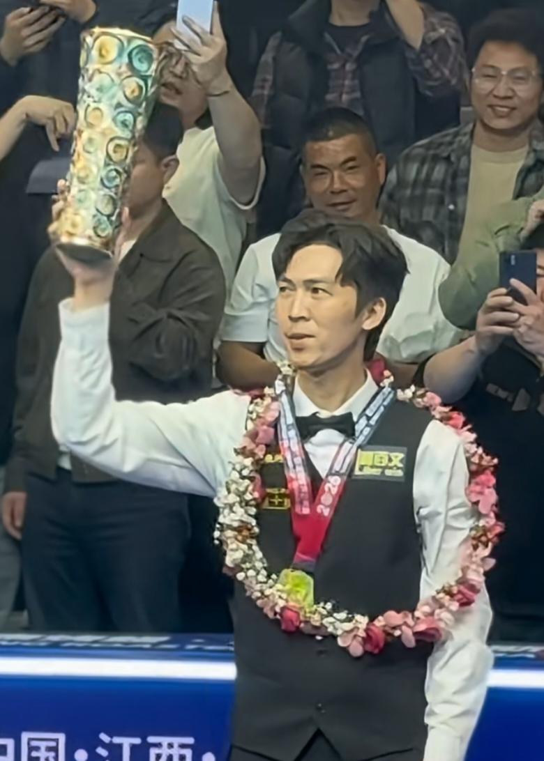 塔猜亚夺冠，一战成名，最高兴的是谁？首先最高兴的当然是塔哥本人及