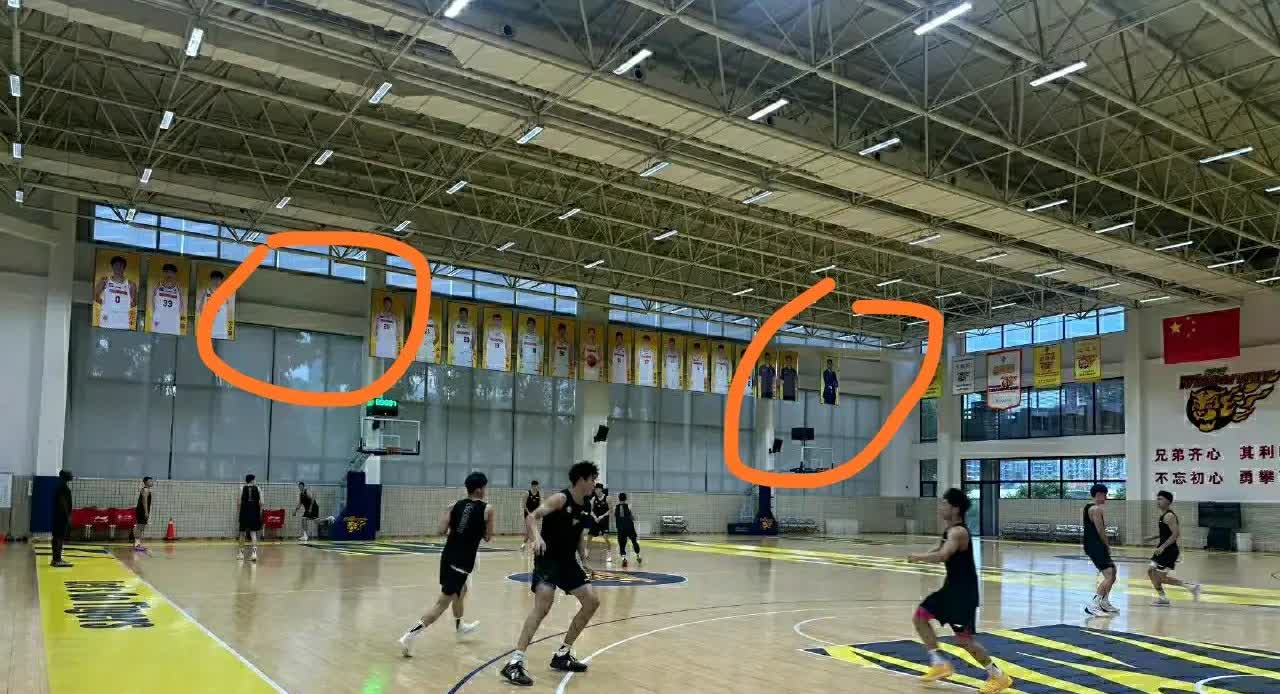 广东男篮助教伊戈尔离队！说实话，我有点看不懂广东队这操作，成绩不好，主教练位