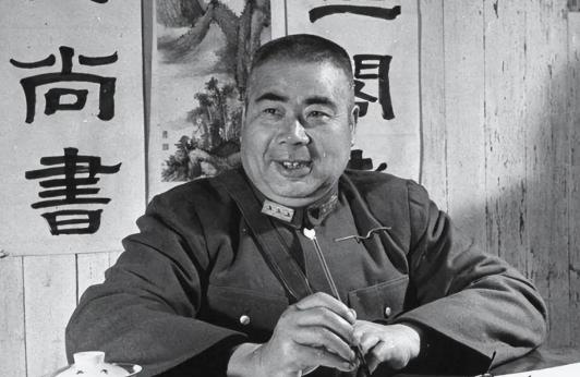 1927年，冯玉祥便装私访，他坐上黄包车，问车夫：“冯督军这人怎样啊？”车夫一听