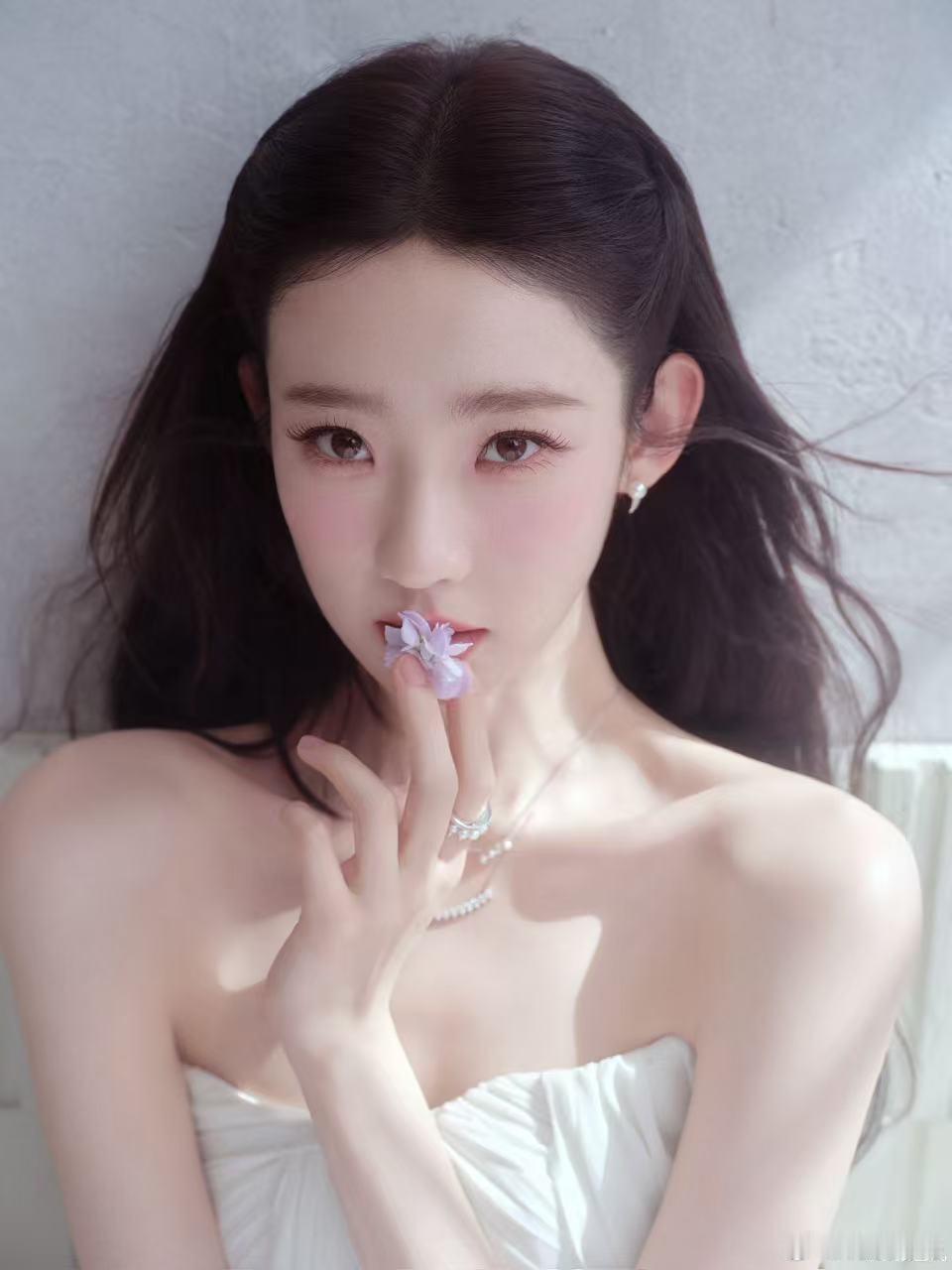 铁证领衔主演张艺凡新剧官宣消息一出瞬间引来不少关注，张艺凡出演剧中韩永玉，褪去固