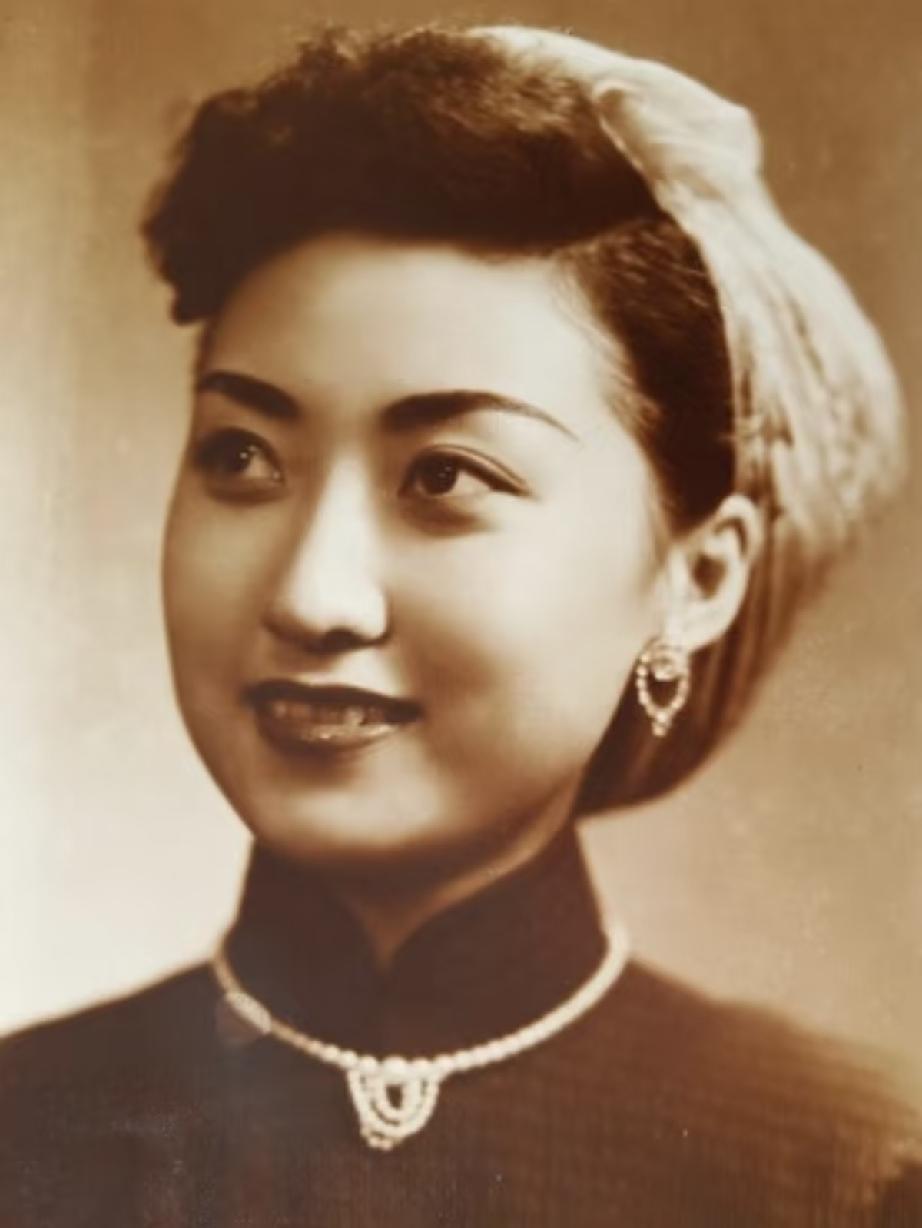 庾澄庆的母亲张正芬，本名张美芬，上海戏剧学校京剧“正”字班出身，师承“四大名旦之