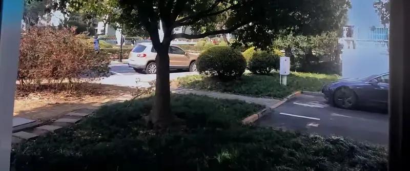 我们吵过无数次，大多都是为些鸡毛蒜皮的小事。刚结婚那会，总把离婚挂在嘴边，可每一