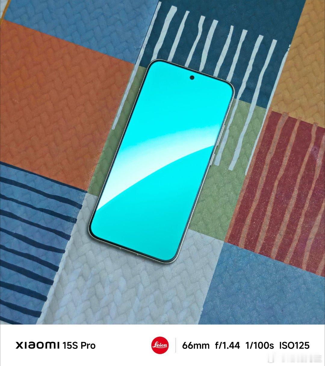 REDMI80K至尊版要发布了，先晒晒一下外观。后盖这个材质很特别，整体做工非