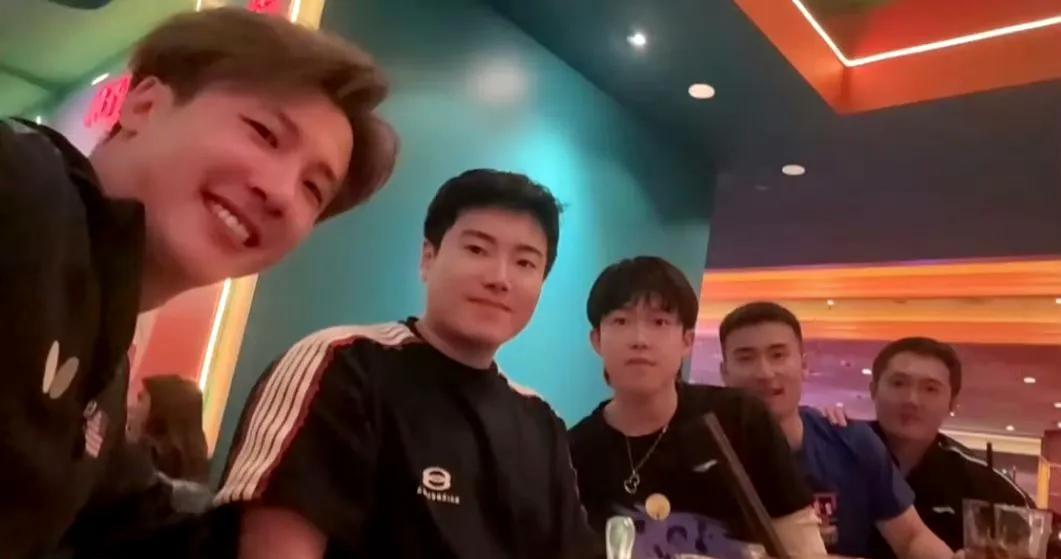 大头新鲜合照一张！楚钦老师和队友在一起吃饭的合照，帅的有点突出了！这次剪的狼