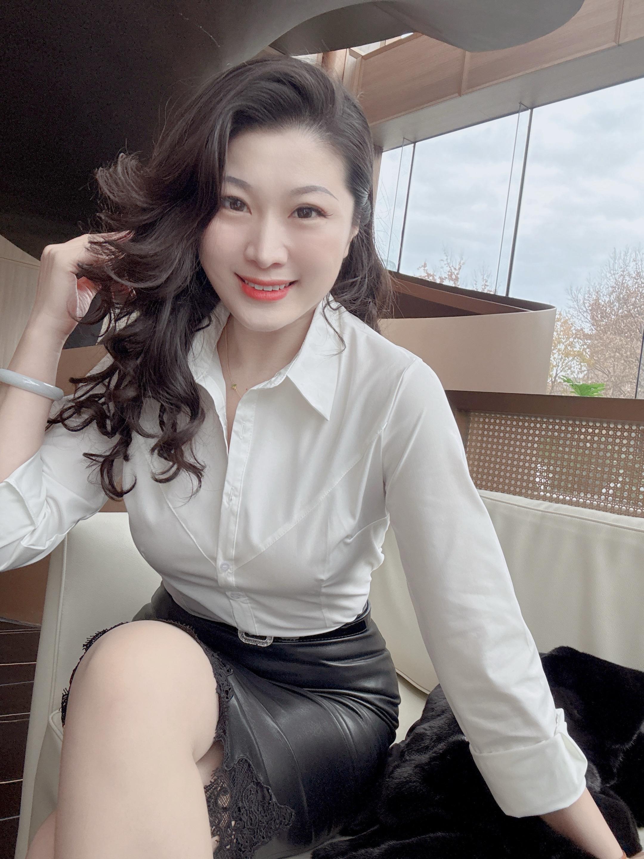 唯有自己托举自己， 脚下的路才稳，心中的安才真，唯有自己，能将自身渡到彼岸。