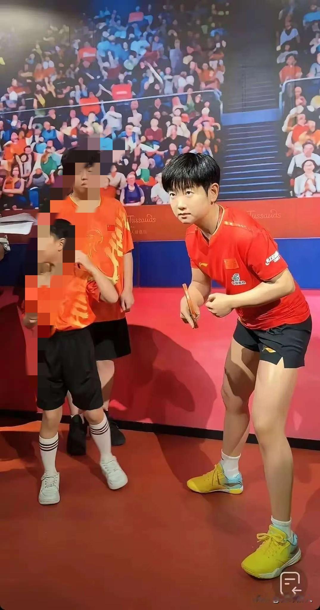 孙颖莎蜡像入驻杜莎夫人馆，原本是件大好事，这是国乒第二位入驻杜莎夫人馆的乒乓球选