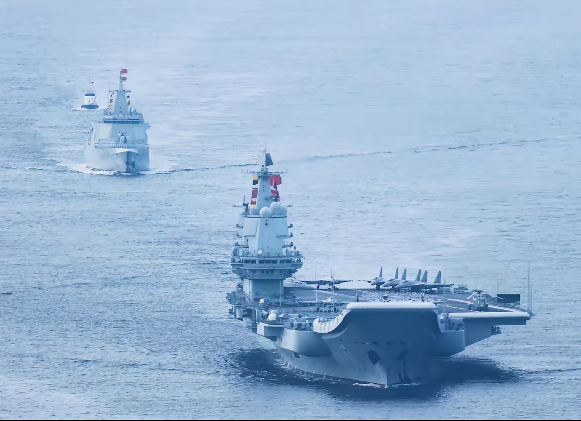 山东舰航母编队到香港几乎整个香港都为此沸腾了。谁能想到，这次开放的1万个登舰