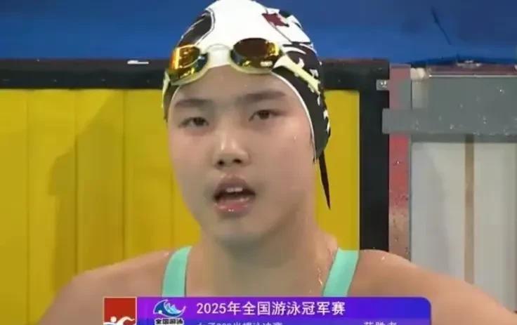 12岁的于子迪简直是中国泳坛的一颗超级新星！她在女子200米蝶泳决赛夺冠，200