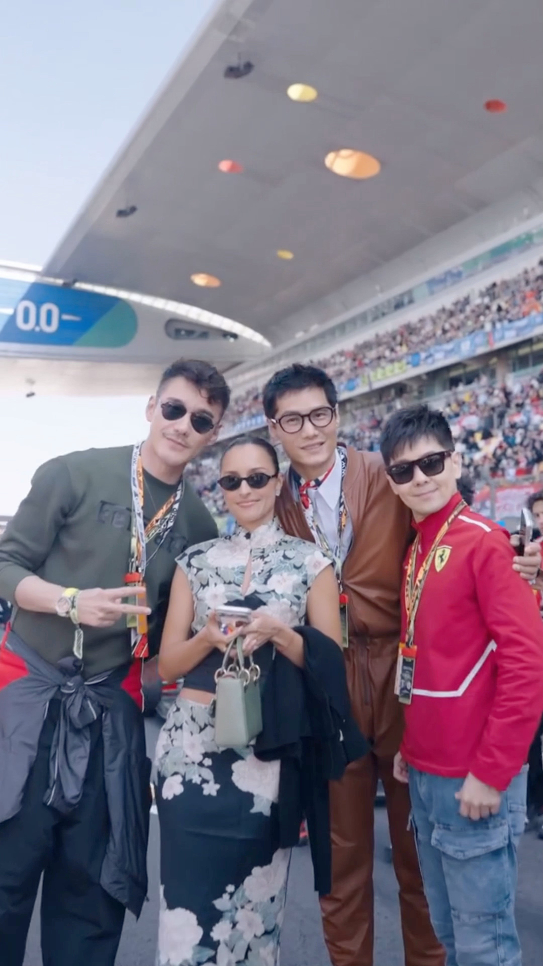 胡兵林志颖还有一位不认识围着mrs.leclercF1中国大奖赛