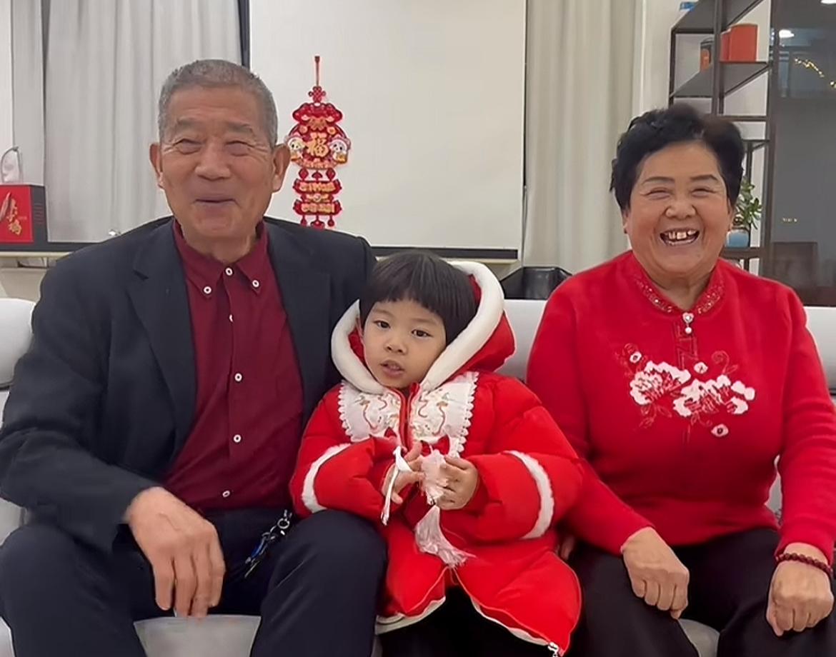 75岁黄维平不忍了。自曝家庭关系，女儿正常来往，不愿意出镜，儿子酒精中毒已经不