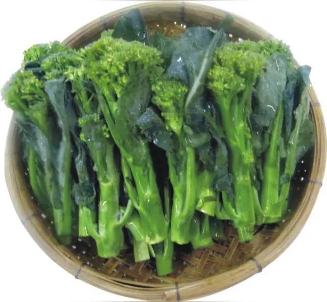 大妈把更贵的西兰苔当场掰断，随口谎称“这是西兰花”，然后按便宜价结账，结果被网友