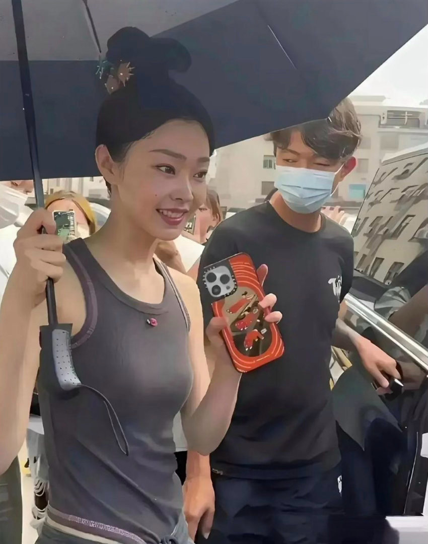 不懂就问这衣服怎么上厕所