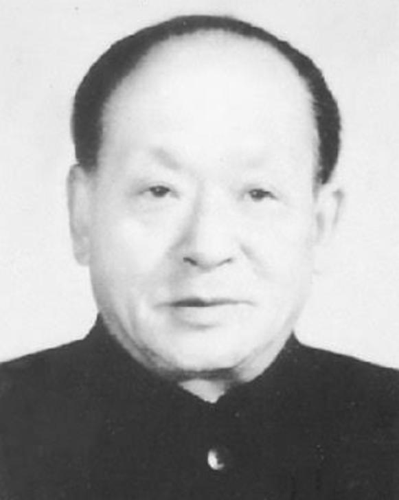 1957年，毛主席视察武汉，得知曾救过自己性命的王盛荣只是个副处长，勃然大怒，当