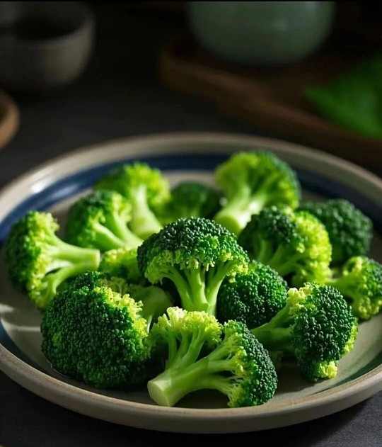 可以抗炎的食物可以抗炎的食物多为富含膳食纤维、抗氧化物质的天然食材，常见的有菠菜