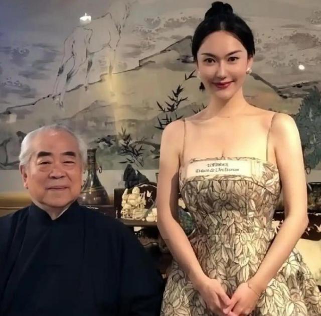 亲女儿和继母遗产之争的前兆！范曾87岁，徐萌37岁，夫妻二人相差50岁。