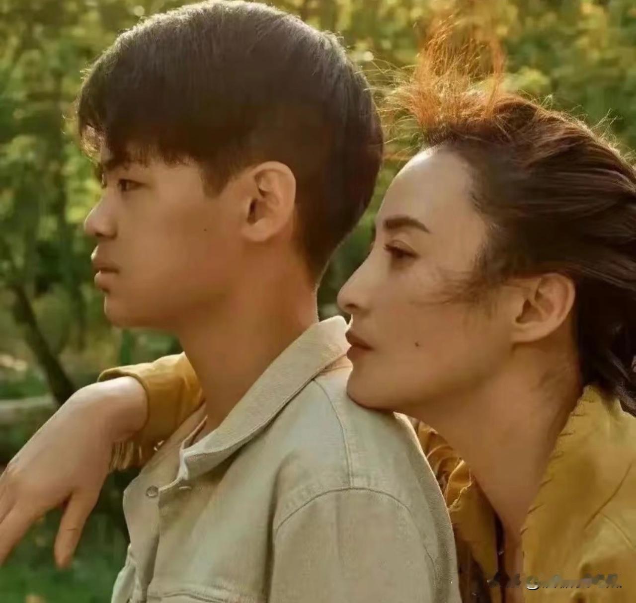 蒋勤勤这会儿有点郁闷因为孙俪儿子等等画个妆就可以演甄嬛了，儿子像妈，到蒋勤勤儿