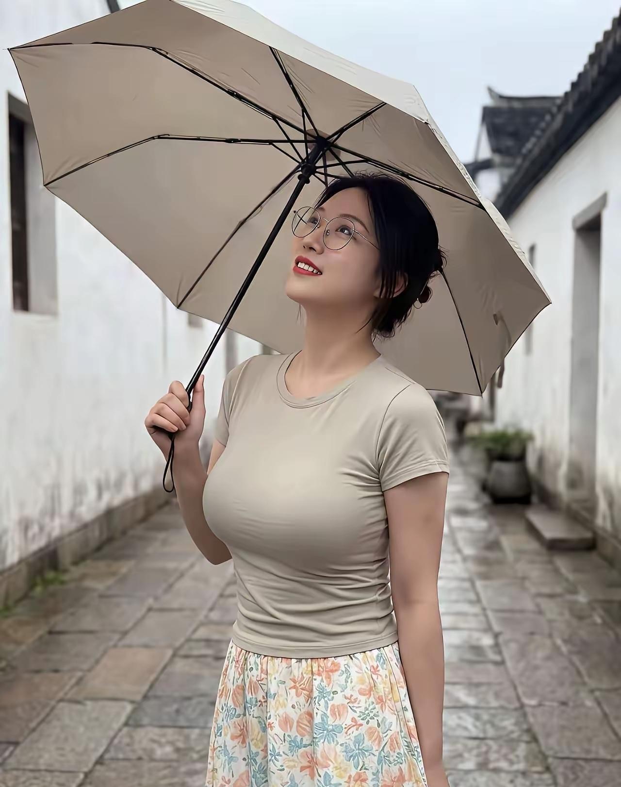 幸福的人面容是不一样的，脸上总是洋溢着纯真的幸福，古人常说面由心生，幸福的人就