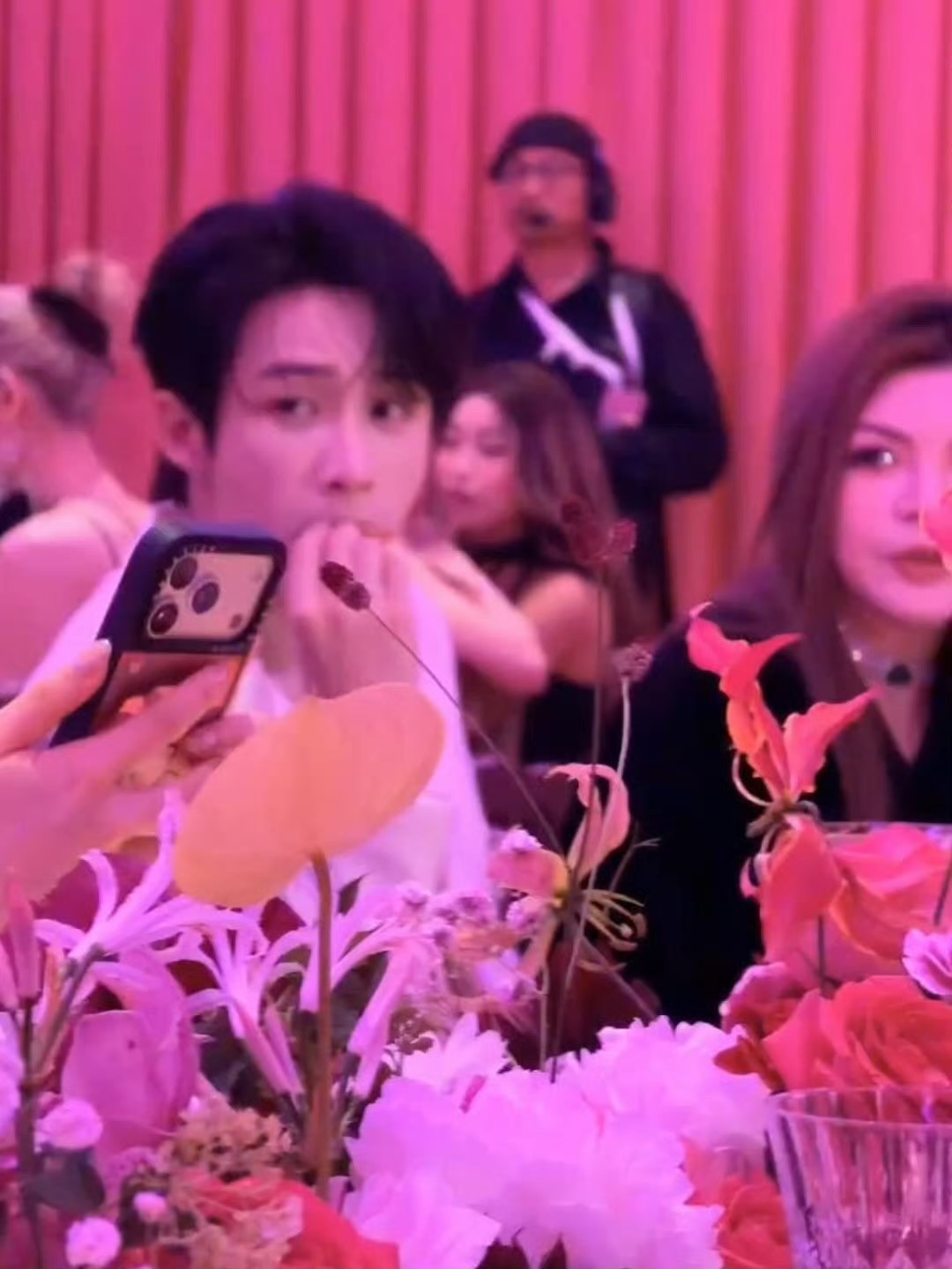 昨天RV晚宴的檀健次出神图live了