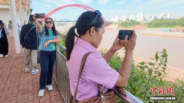 广西北部湾港迎平陆运河通航时代 河海相连联通东盟