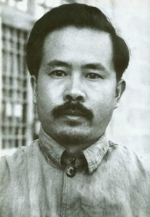1950年10月27日，新中国成立不过一年多的时间，一位46岁的领导人突然倒下，