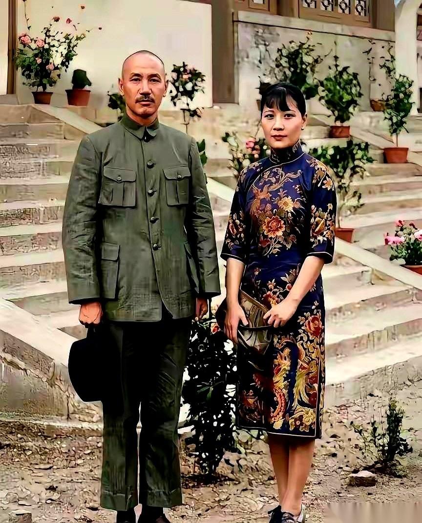 刚在上海滩办完风风光光的世纪婚礼，转头跟着新婚老公回老家。一推门，好家伙，老公