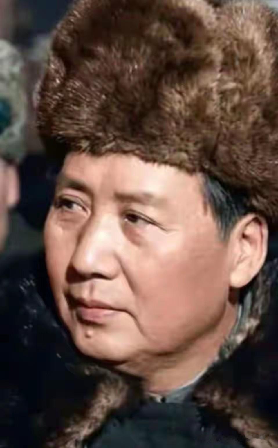 毛主席拦住他：你下过田吗？1965年，井冈山。毛主席突然转身，叫住一个年轻